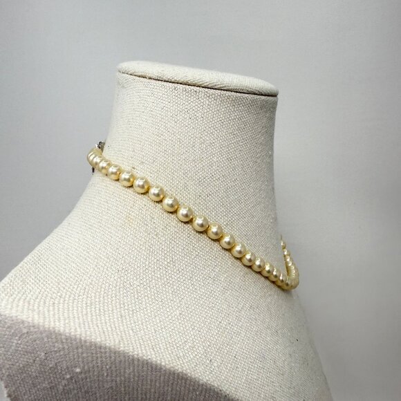 Vintage Faux Pearl Necklace Decorative Rhinestone Clasp Signed Retro Classic - Picture 9 of 11